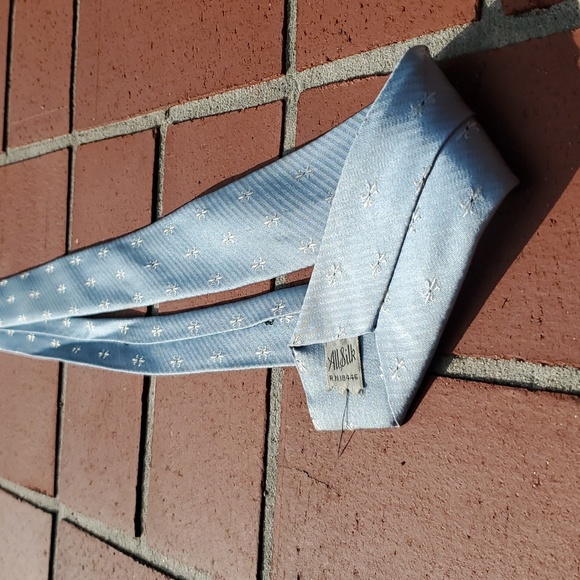 Vintage 1950s silk SKINNY 2" tie 54" baby blue - Picture 4 of 4